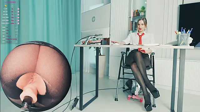 Snapshot of milahouston chatting on 11/23/25, 07:19 milahouston online show from 11/23/25, 07:19