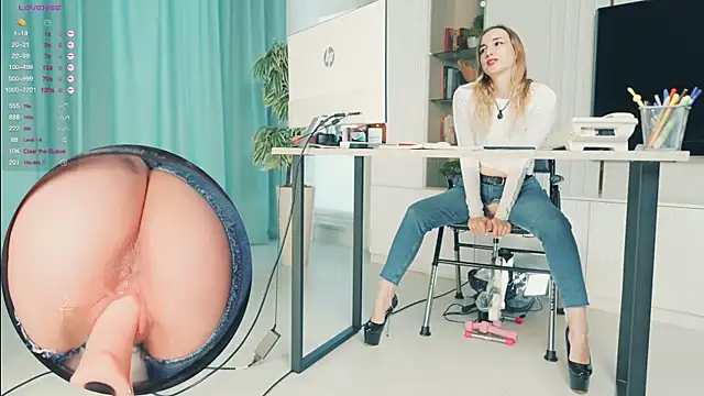 Snapshot of milahouston chatting on 11/30/25, 07:23 milahouston online show from 11/30/25, 07:23