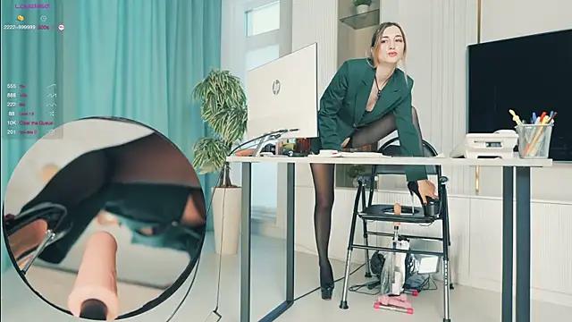 Snapshot of milahouston chatting on 12/05/25, 07:06 milahouston online show from 12/05/25, 07:06