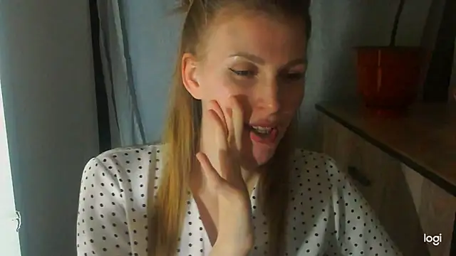 JuliaMuuun online show from 06/05/26, 08:03