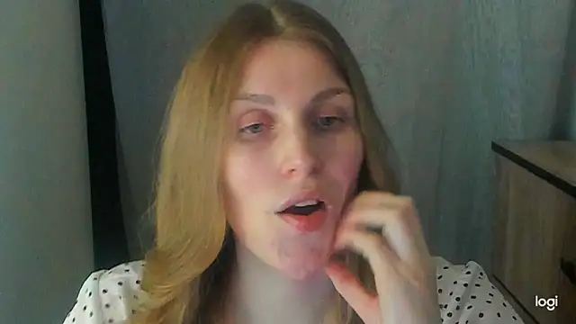 JuliaMuuun online show from 06/09/26, 08:42