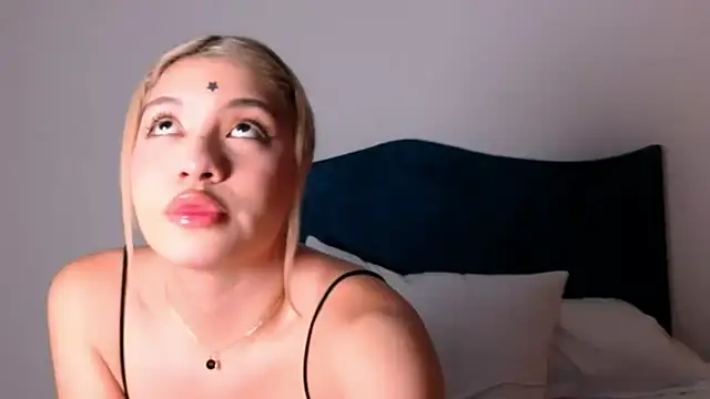 angelinhaaa online show from 10/22/25, 03:40