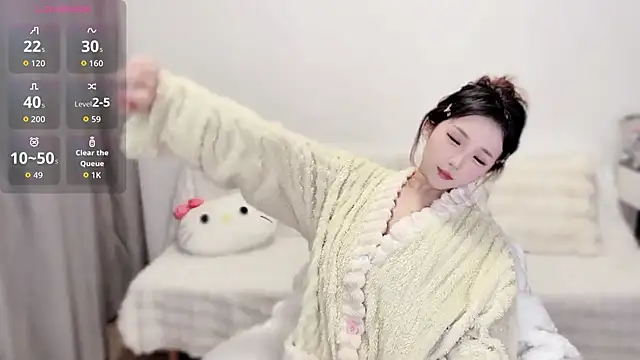 Joyce-bb online show from 10/28/25, 01:14