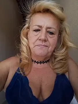 Snapshot of Belladama61 chatting on 09/17/25, 10:39 Belladama61 online show from 09/17/25, 10:39