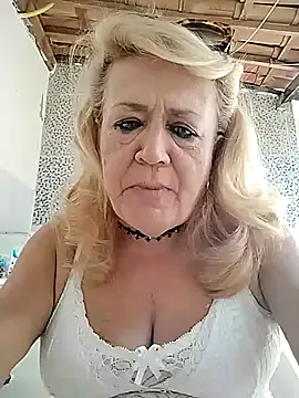 Snapshot of Belladama61 chatting on 10/14/25, 11:11 Belladama61 online show from 10/14/25, 11:11