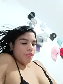 Snapshot of Little-Pussy-Sweet chatting on 09/28/25, 03:34 Little-Pussy-Sweet online show from 09/28/25, 03:34