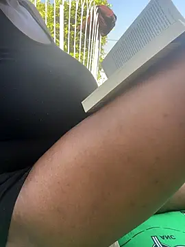 Snapshot of Ozimpho chatting on 09/19/25, 01:23 Ozimpho online show from 09/19/25, 01:23