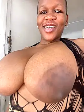 Snapshot of Ozimpho chatting on 10/06/25, 10:23 Ozimpho online show from 10/06/25, 10:23