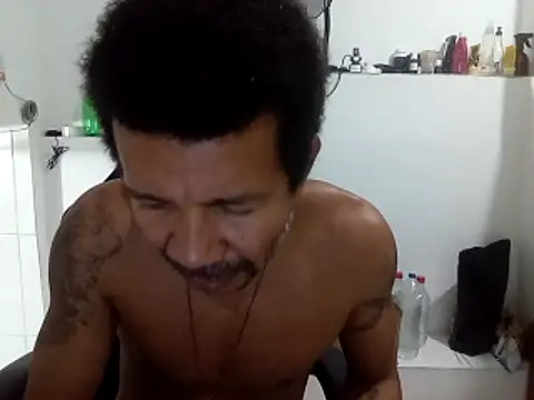Snapshot of moreno25centimetro chatting on 11/10/25, 02:43 moreno25centimetro online show from 11/10/25, 02:43