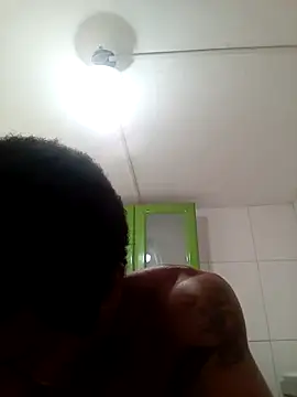 Snapshot of moreno25centimetro chatting on 12/15/25, 02:43 moreno25centimetro online show from 12/15/25, 02:43