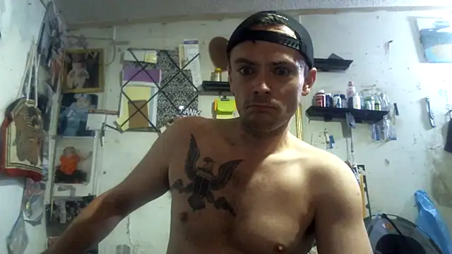 Snapshot of RichardW chatting on 11/30/25, 03:21 RichardW online show from 11/30/25, 03:21