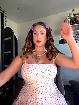 Snapshot of MikssMolly chatting on 10/14/25, 06:47 MikssMolly online show from 10/14/25, 06:47