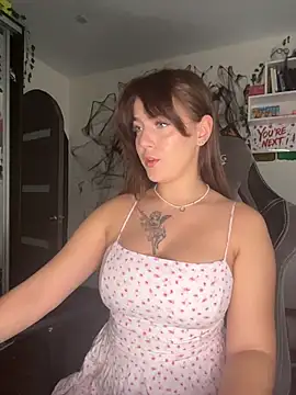 Snapshot of MikssMolly chatting on 12/05/25, 07:06 MikssMolly online show from 12/05/25, 07:06