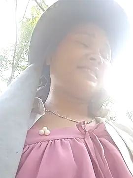 Heulwen-22 online show from 10/19/25, 02:12