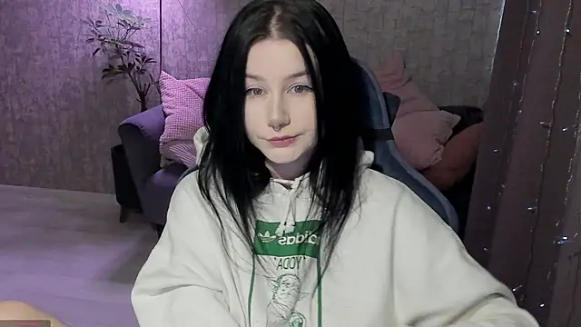 AlinaGreeeen online show from 10/19/25, 05:52