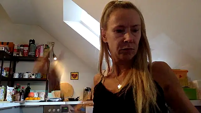 blondi2077 online show from 09/12/25, 01:22