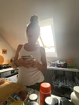 blondi2077 online show from 09/15/25, 10:37