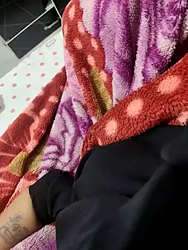 Snapshot of Radhika_01 chatting on 11/12/25, 04:29 Radhika 01 online show from 11/12/25, 04:29