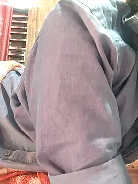 Snapshot of Radhika_01 chatting on 11/21/25, 02:43 Radhika 01 online show from 11/21/25, 02:43