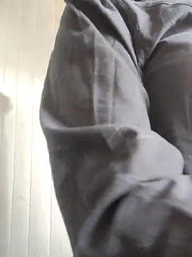 Snapshot of Radhika_01 chatting on 11/26/25, 04:13 Radhika 01 online show from 11/26/25, 04:13