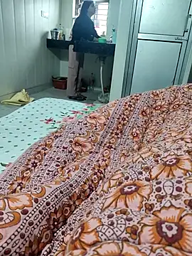 Snapshot of Radhika_01 chatting on 11/28/25, 04:59 Radhika 01 online show from 11/28/25, 04:59