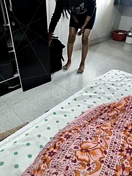 Snapshot of Radhika_01 chatting on 12/05/25, 04:21 Radhika 01 online show from 12/05/25, 04:21