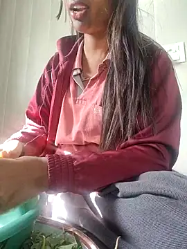 Snapshot of Radhika_01 chatting on 12/16/25, 05:01 Radhika 01 online show from 12/16/25, 05:01