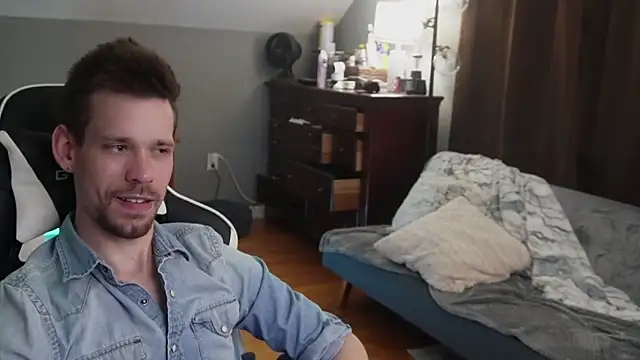 Snapshot of RomanPleaser chatting on 12/20/25, 10:44 RomanPleaser online show from 12/20/25, 10:44