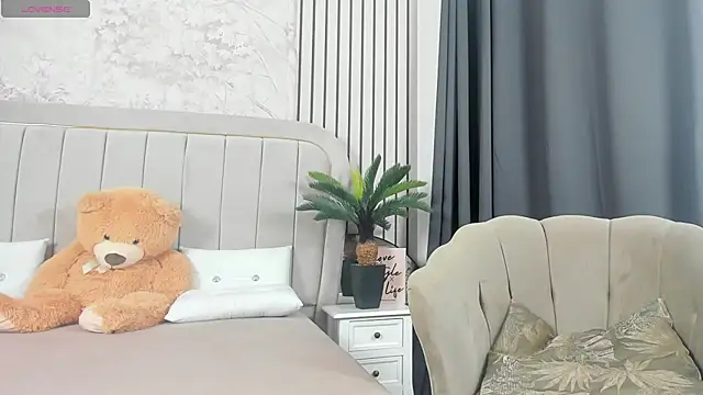 DaryaReed online show from 09/15/25, 04:01