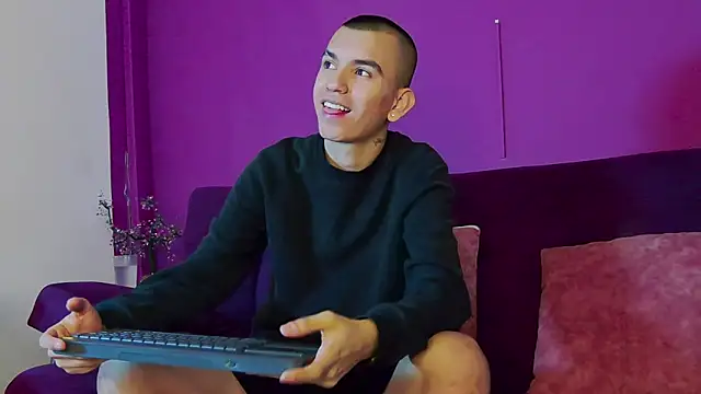 RowanCley online show from 09/16/25, 12:17