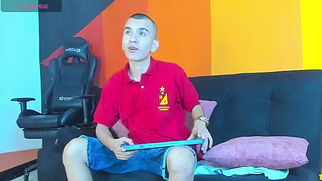 RowanCley online show from 09/27/25, 12:21