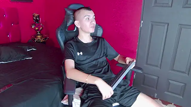 RowanCley online show from 10/01/25, 12:11