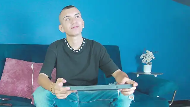 RowanCley online show from 10/03/25, 12:46