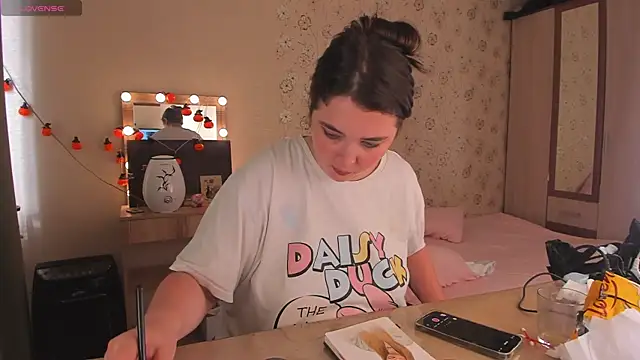 Alice next door online show from 07/28/26, 02:13