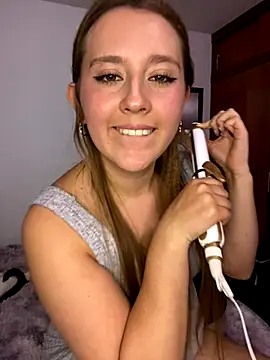 Snapshot of Cutie_blondie chatting on 11/20/25, 12:33 Cutie blondie online show from 11/20/25, 12:33