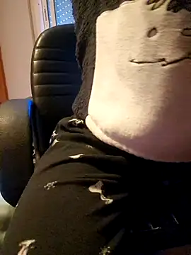 Snapshot of JT_894 chatting on 11/16/25, 10:43 JT 894 online show from 11/16/25, 10:43