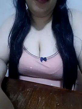 Snapshot of Madam-bezoul- chatting on 10/09/25, 09:35 Madam-bezoul- online show from 10/09/25, 09:35