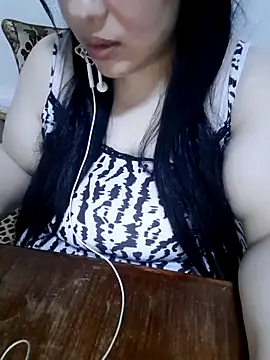 Snapshot of Madam-bezoul- chatting on 11/08/25, 09:24 Madam-bezoul- online show from 11/08/25, 09:24