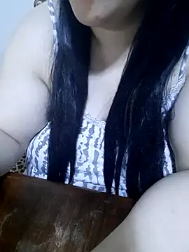 Snapshot of Madam-bezoul- chatting on 11/17/25, 05:57 Madam-bezoul- online show from 11/17/25, 05:57