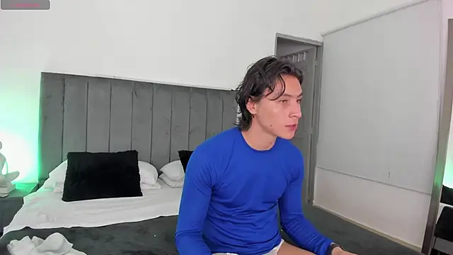 Snapshot of AlexanderHall chatting on 09/21/25, 07:37 AlexanderHall online show from 09/21/25, 07:37