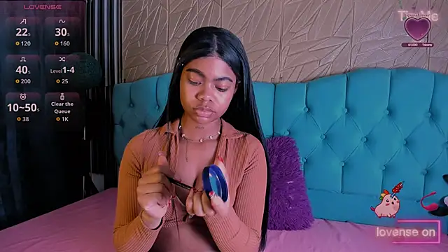 Snapshot of Luna_Colinns chatting on 09/23/25, 12:19 Luna Colinns online show from 09/23/25, 12:19