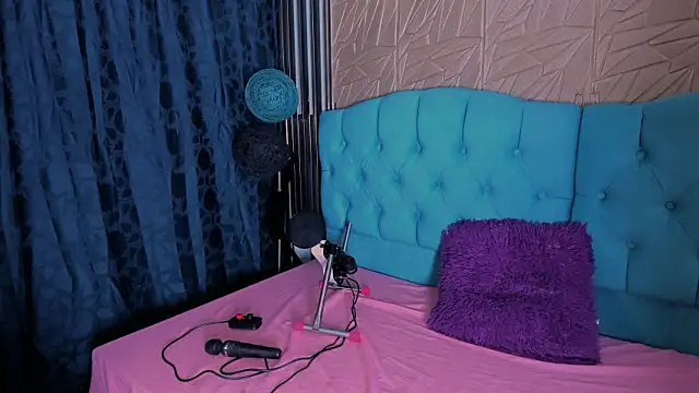 Snapshot of Luna_Colinns chatting on 09/27/25, 12:54 Luna Colinns online show from 09/27/25, 12:54