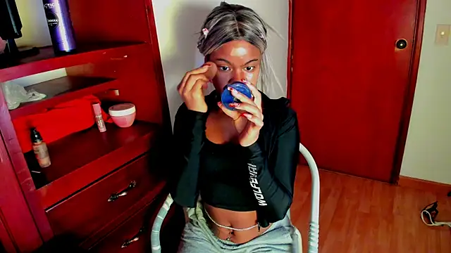 Snapshot of Luna_Colinns chatting on 10/07/25, 01:08 Luna Colinns online show from 10/07/25, 01:08