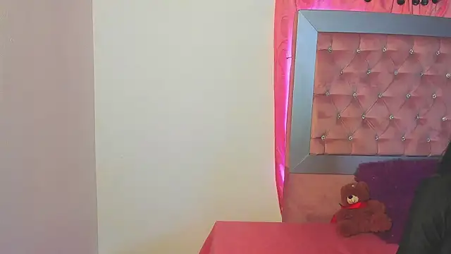 Snapshot of Luna_Colinns chatting on 10/10/25, 12:48 Luna Colinns online show from 10/10/25, 12:48