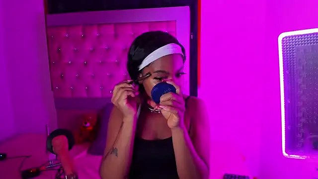 Snapshot of Luna_Colinns chatting on 10/20/25, 12:16 Luna Colinns online show from 10/20/25, 12:16