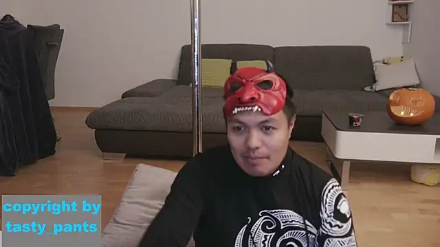 Snapshot of Tasty_pants chatting on 10/31/25, 08:21 Tasty pants online show from 10/31/25, 08:21