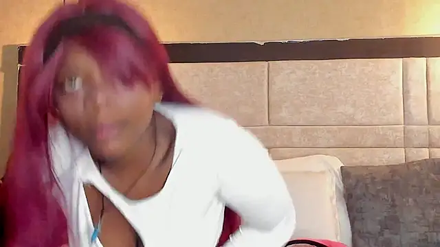 OliviaGarciaa online show from 11/18/25, 07:51