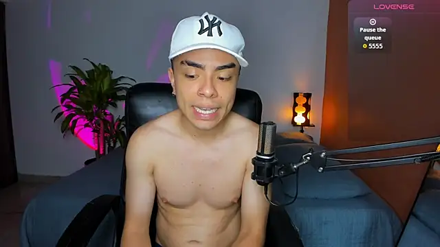 Snapshot of obzidyan chatting on 09/19/25, 12:45 obzidyan online show from 09/19/25, 12:45