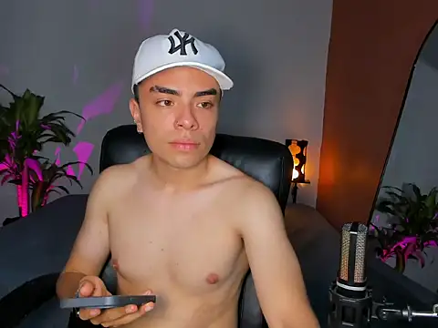 Snapshot of obzidyan chatting on 09/23/25, 11:52 obzidyan online show from 09/23/25, 11:52