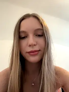 Snapshot of bbysonia chatting on 09/29/25, 12:10 bbysonia online show from 09/29/25, 12:10